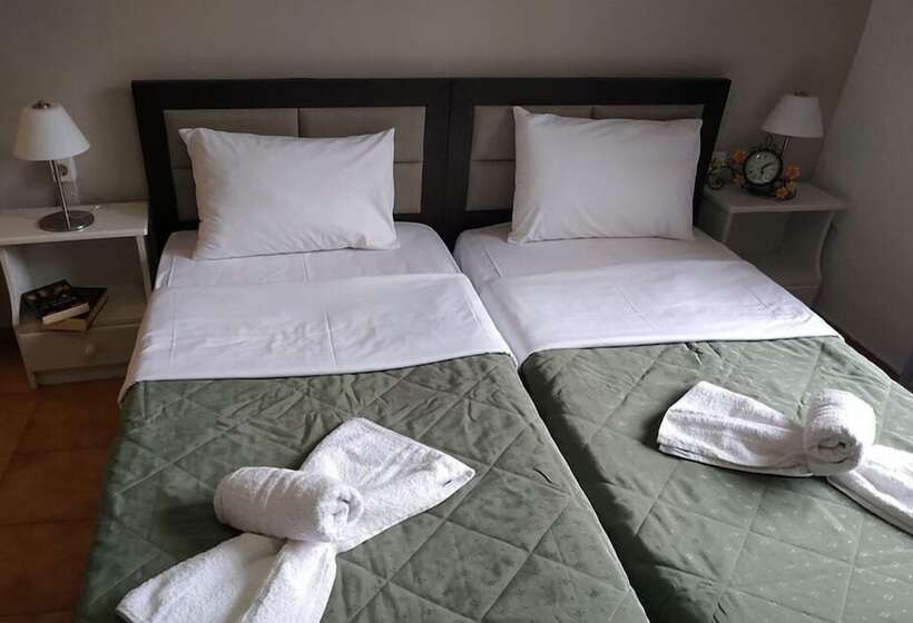 اتاق خانوادگی, Central