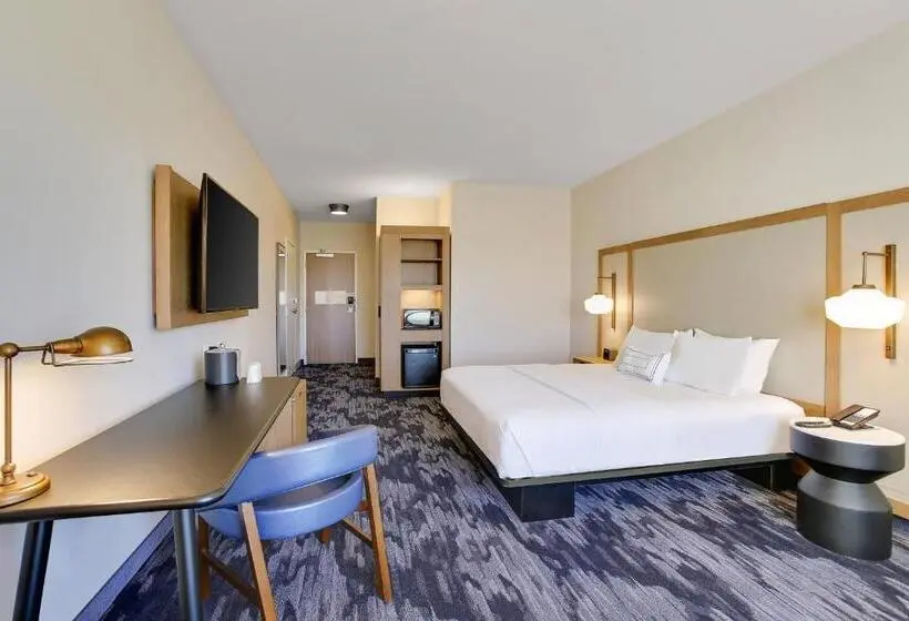 キングサイズベッドのスタンダードルーム, Fairfield Inn & Suites Bardstown