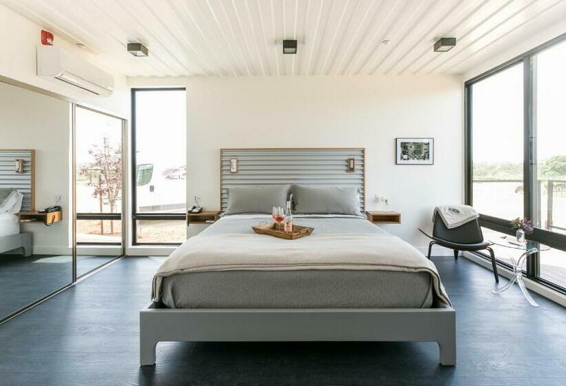 חדר סטנדרט עם מיטת קינג, Geneseo Inn