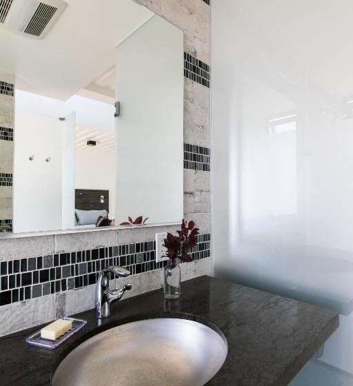 חדר סטנדרט עם מיטת קינג, Geneseo Inn