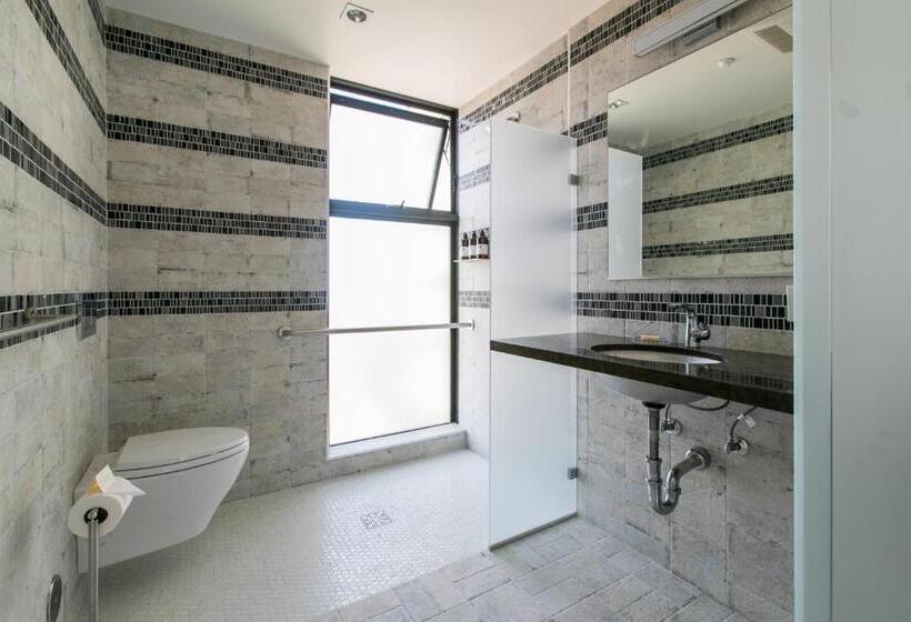 חדר סטנדרט עם מיטת קינג, Geneseo Inn