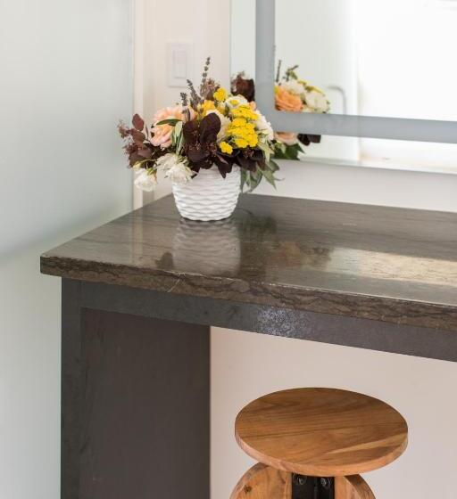 חדר סטנדרט עם מיטת קינג, Geneseo Inn