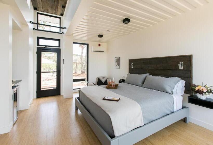 חדר סטנדרט עם מיטת קינג, Geneseo Inn