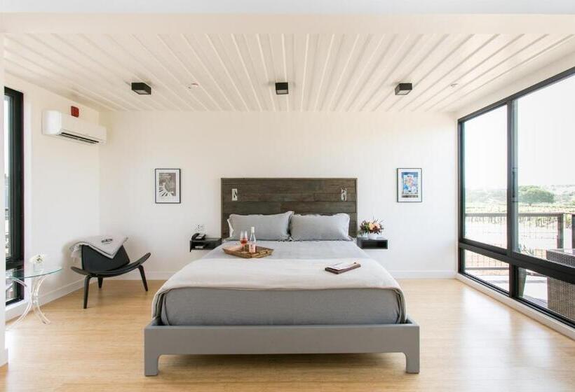 חדר סטנדרט עם מיטת קינג, Geneseo Inn