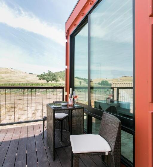 סוויטה עם מרפסת, Geneseo Inn