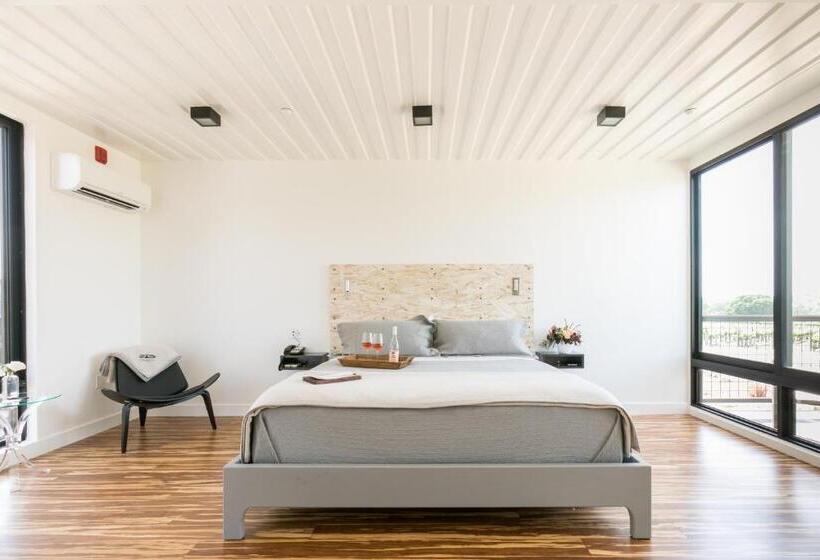 חדר סטנדרט עם מיטת קינג, Geneseo Inn