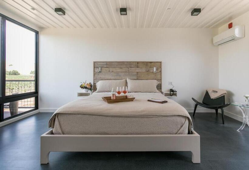 חדר סטנדרט עם מיטת קינג, Geneseo Inn