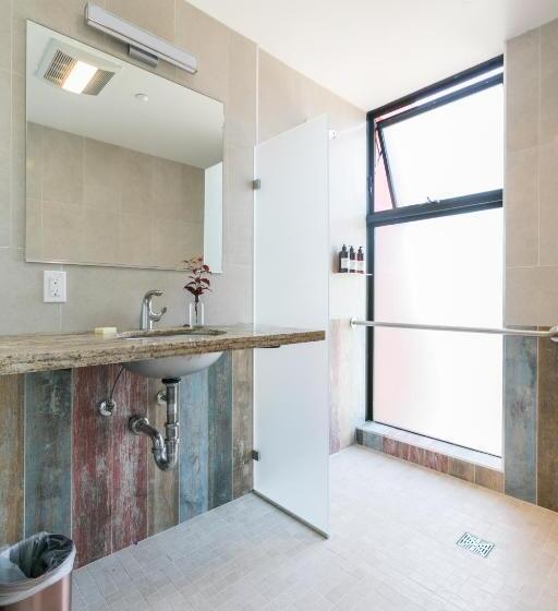 חדר סטנדרט עם מיטת קינג, Geneseo Inn