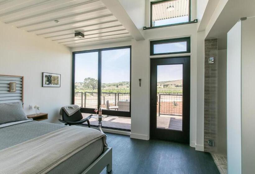 חדר סטנדרט עם מיטת קינג, Geneseo Inn