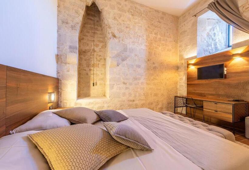 디럭스 스위트 킹 침대, Heritage Hotel Maskovica Han