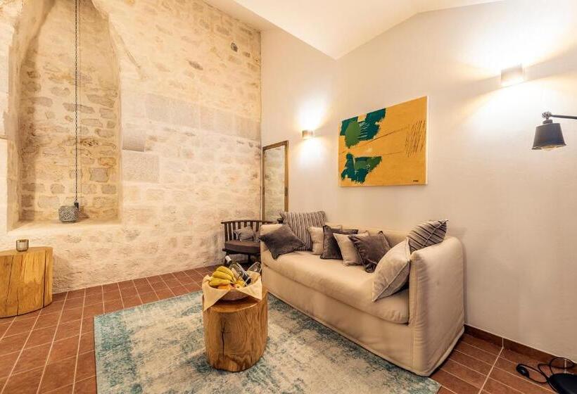 디럭스 스위트 킹 침대, Heritage Hotel Maskovica Han