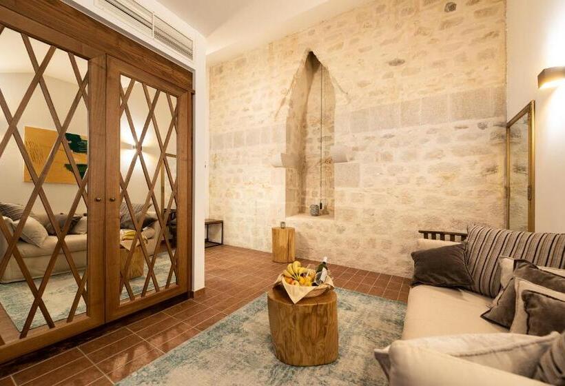 디럭스 스위트 킹 침대, Heritage Hotel Maskovica Han