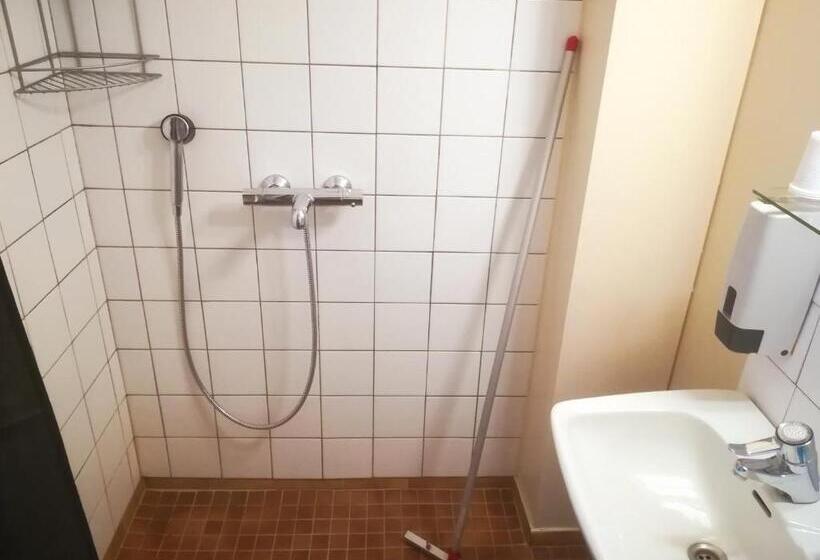 غرفة قياسية ثلاثية, Li Kaatrahovi