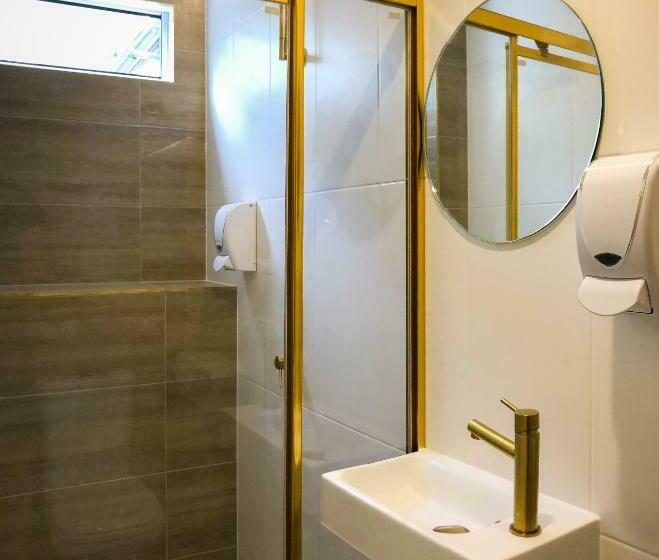 اتاق لوکس, Brisbane Quarters