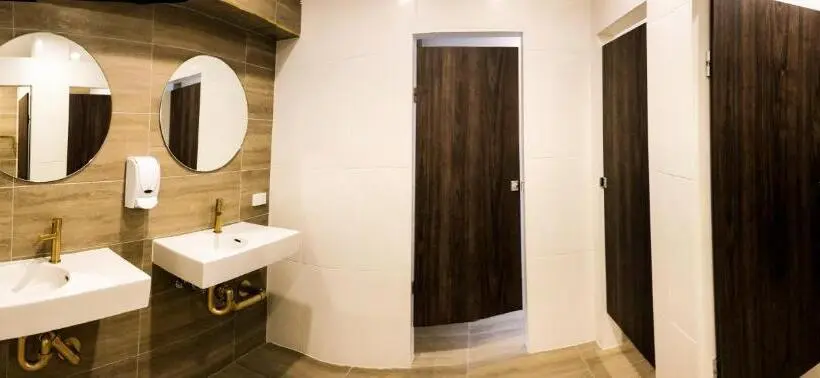 バス共有のスタンダードルーム, Brisbane Quarters