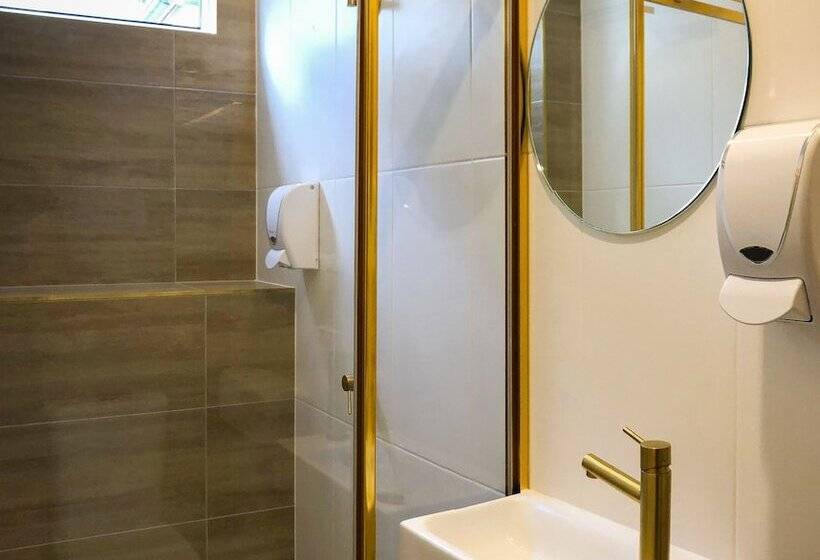 اتاق لوکس, Brisbane Quarters