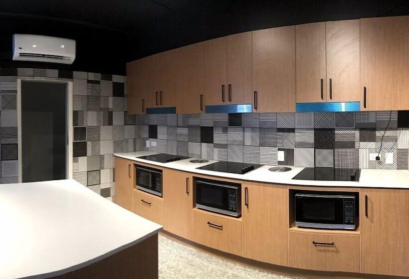 اتاق لوکس, Brisbane Quarters