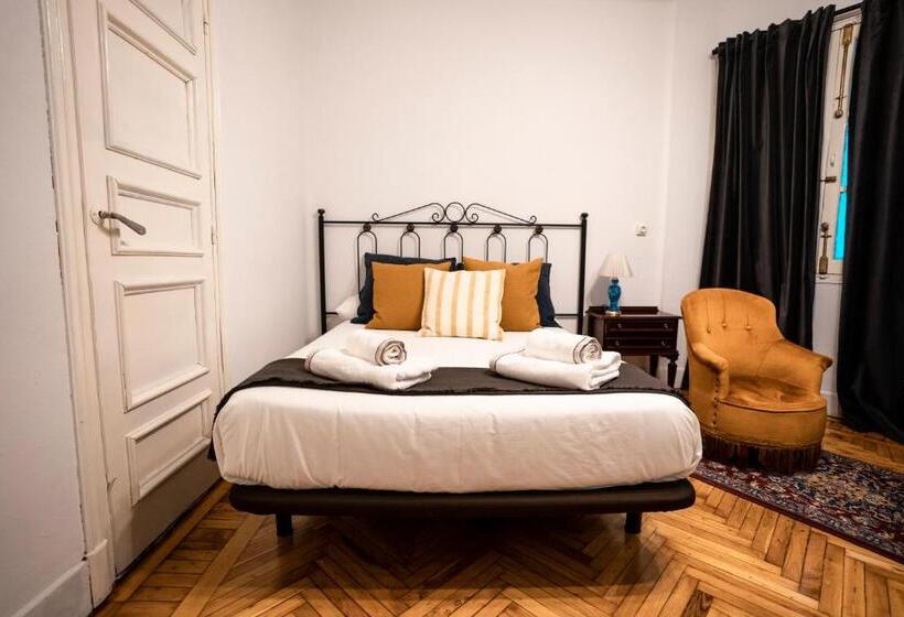 اتاق استاندارد سه تخته با سرویس بهداشتی مشترک, Hihome Hostel