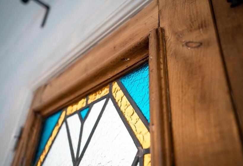 اتاق استاندارد با سرویس بهداشتی مشترک, Hihome Hostel