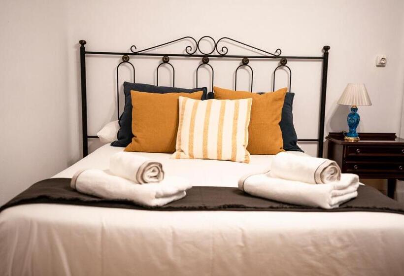 اتاق استاندارد سه تخته با سرویس بهداشتی مشترک, Hihome Hostel