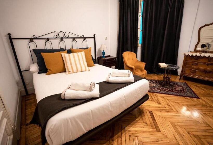 חדר סטנדרט לשלושה עם חדר אמבטיה משוף, Hihome Hostel