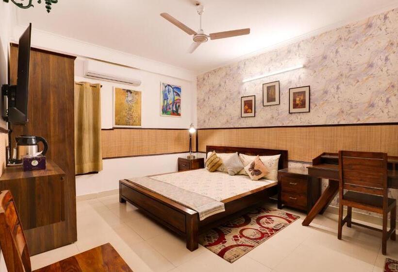 اتاق سوپریور با تخت بزرگ, House Of Comfort Noida