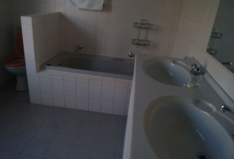 اتاق خانوادگی, Miraton Eastgate Suites