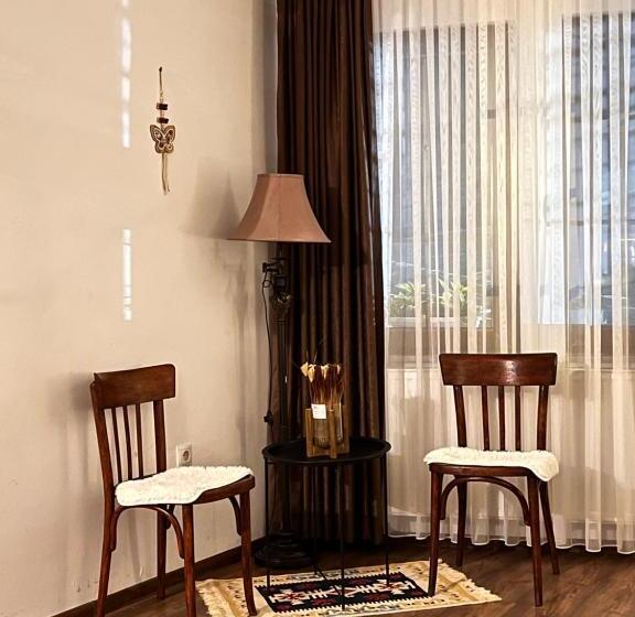 اتاق خانوادگی, Fjorr