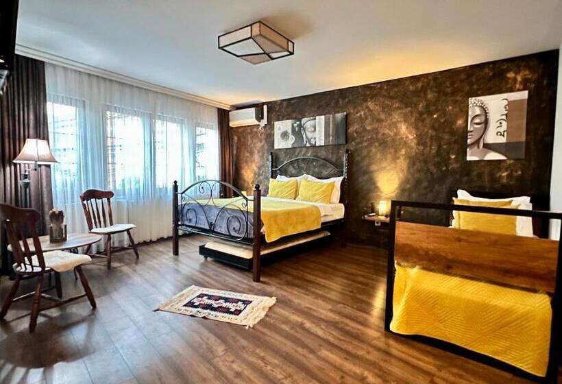 اتاق خانوادگی, Fjorr