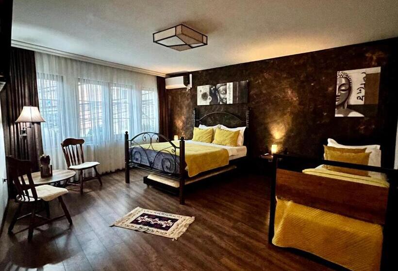 اتاق خانوادگی, Fjorr