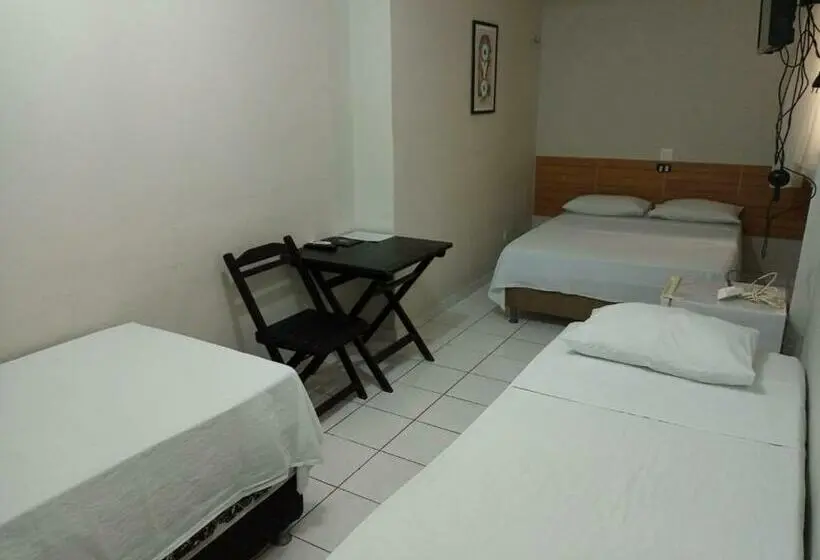 Economy Quadruple Room, Oiticica