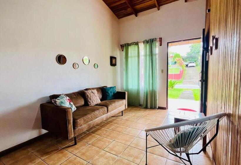 منزل غرفتين نوم, Beautiful Casa Aire Near Lake Arenal In Nuevo Arenal   Casas Airelibre