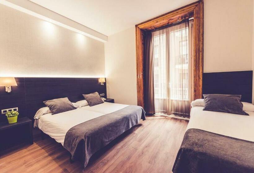 اتاق استاندارد سه نفره, Hostal Marlasca