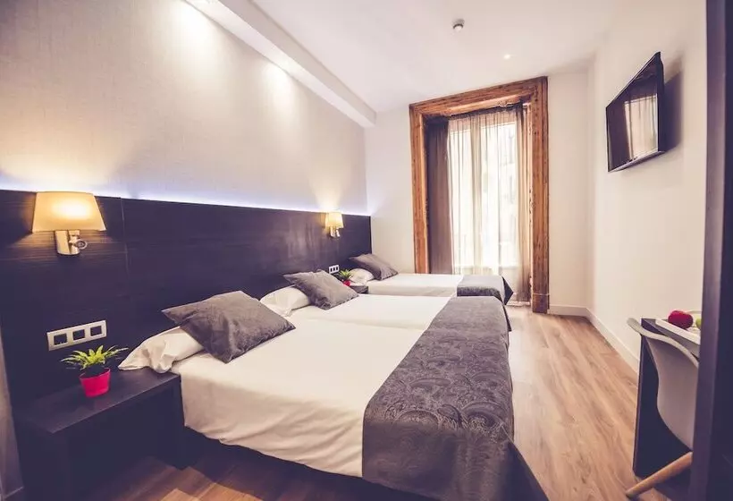 اتاق استاندارد سه نفره, Hostal Marlasca