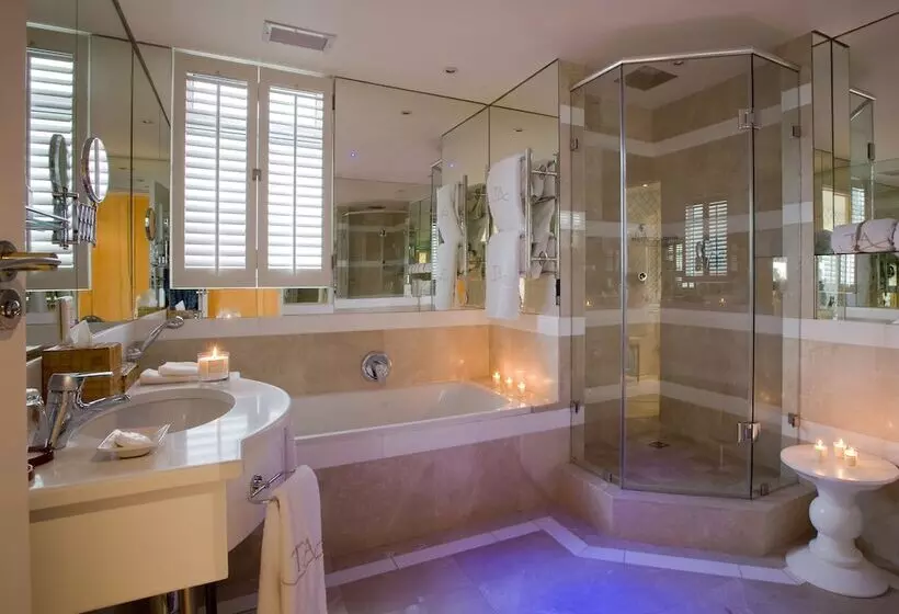 اتاق لوکس, Twelve Apostles Hotel & Spa