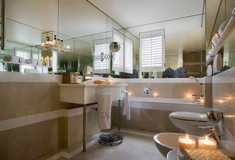 اتاق سوپریور با چشم‌انداز دریا, Twelve Apostles Hotel & Spa