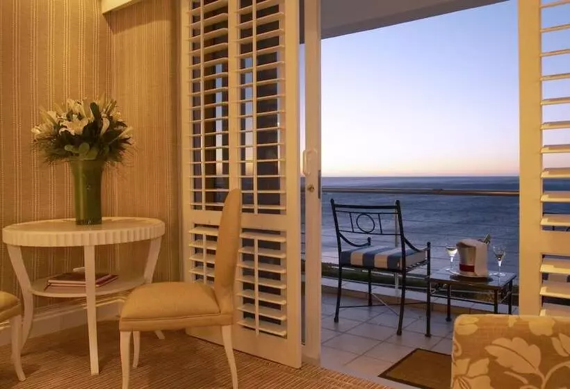 اتاق سوپریور با چشم‌انداز دریا, Twelve Apostles Hotel & Spa
