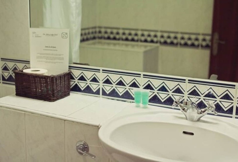 スタンダードトリプルルーム, Abbey Lodge