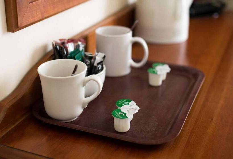 スタンダードトリプルルーム, Abbey Lodge