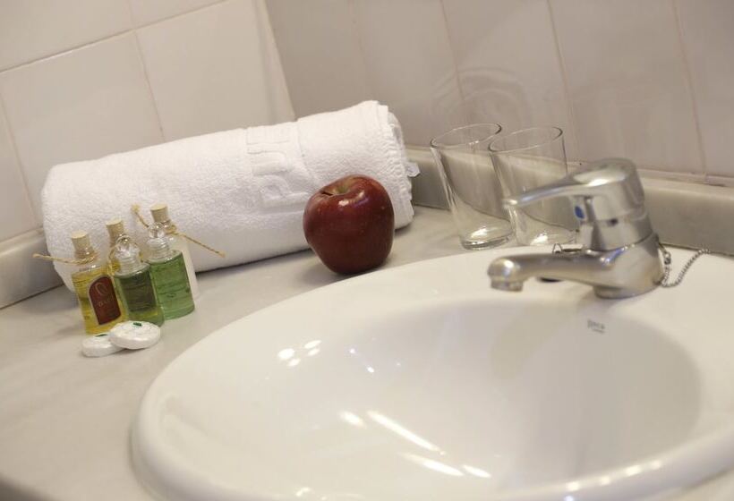 اتاق اکونومی, Basic Hotel Puerta De Sevilla