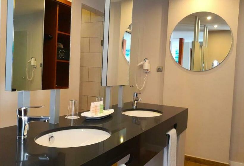 סוויטת ג'וניור, Costa Calero Thalasso & Spa