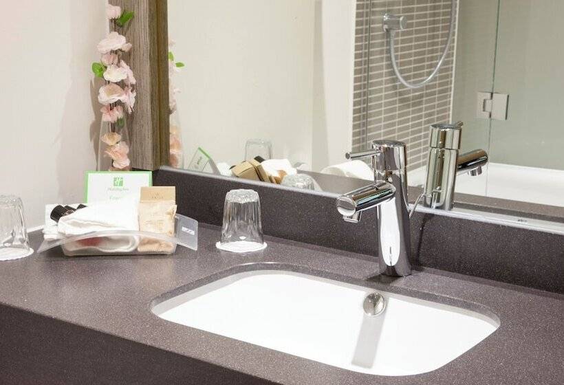 غرفة قياسية لذوى الاحتياجات الخاصة, Holiday Inn Chester South, An Ihg