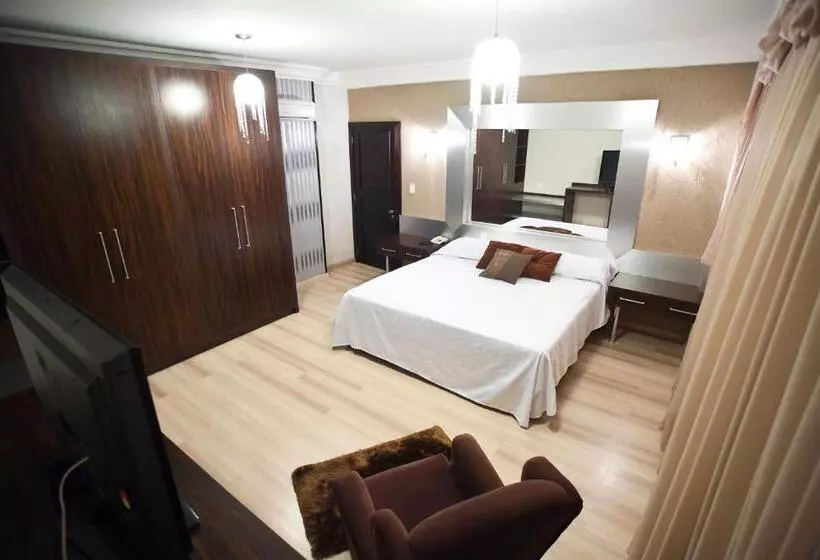 Presidenttisviitti, Lang Palace Fica No Centro Da Cidade