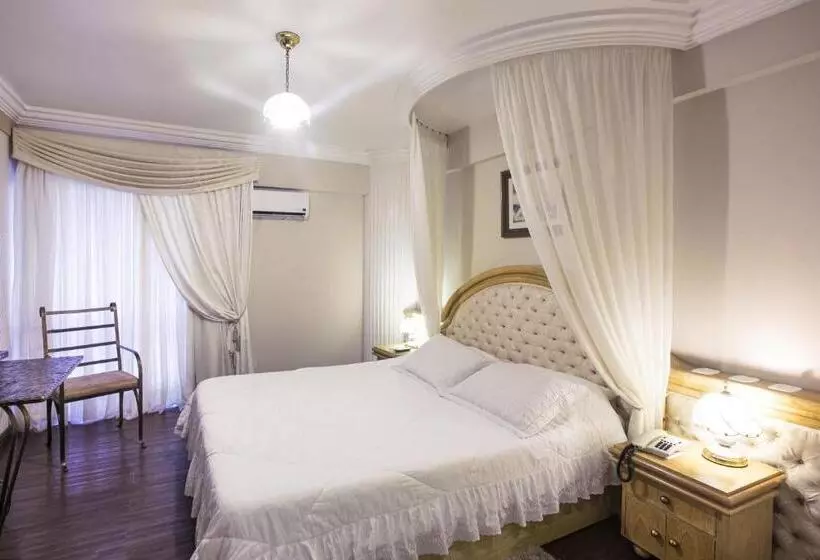 Presidenttisviitti, Lang Palace Fica No Centro Da Cidade