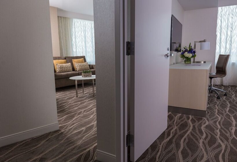 스위트 킹사이즈 침대, Mohegan Sun