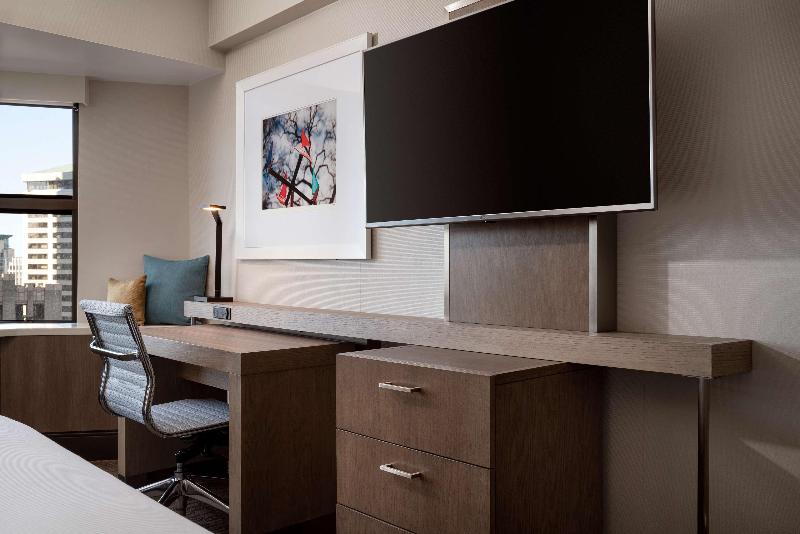 חדר משפחתי, Pinewood Hotel Rome