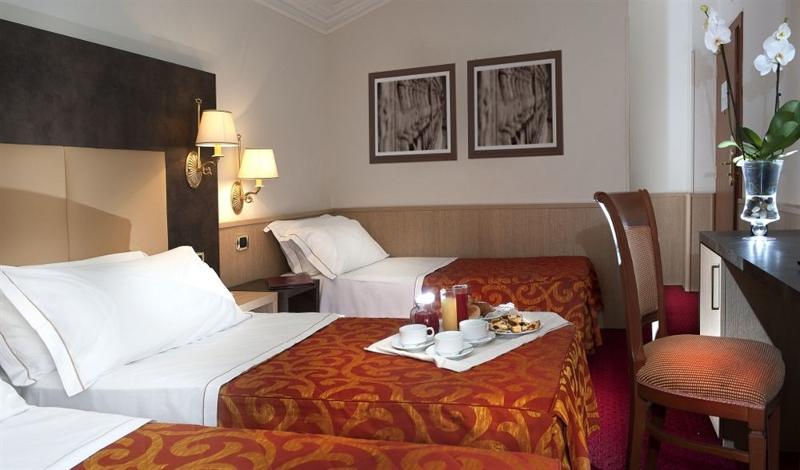 חדר סטנדרט לשלושה, Pinewood Hotel Rome