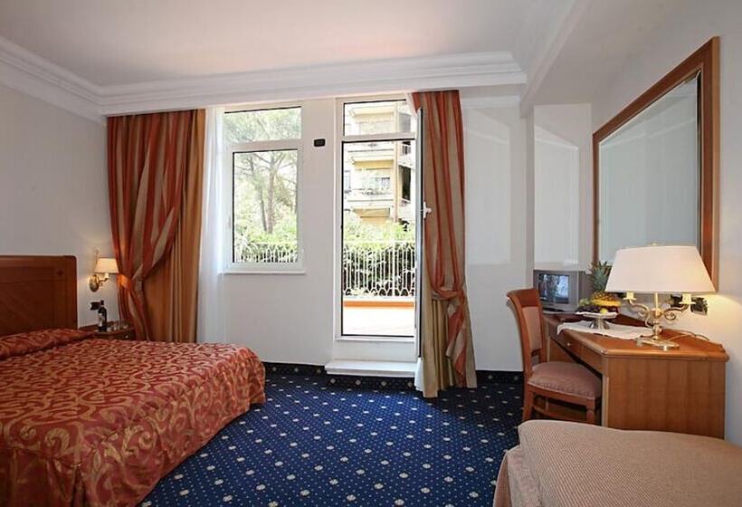 חדר סטנדרט לשלושה, Pinewood Hotel Rome