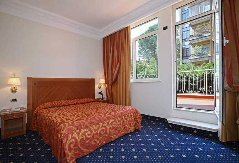 חדר סטנדרט לשלושה, Pinewood Hotel Rome