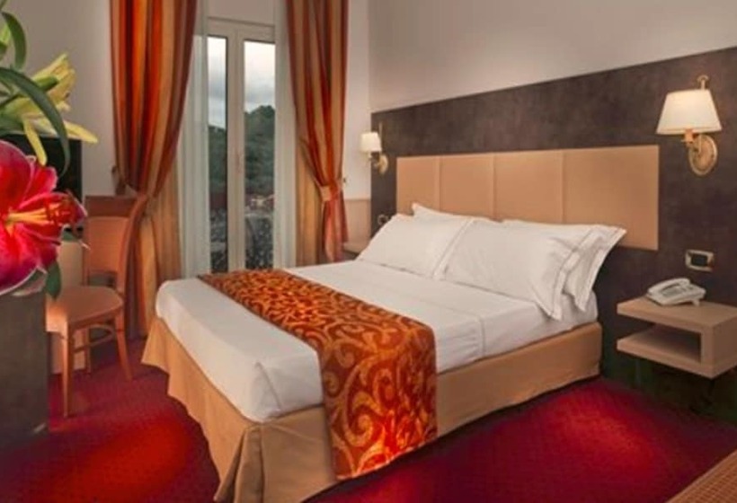 חדר סטנדרט לשלושה, Pinewood Hotel Rome